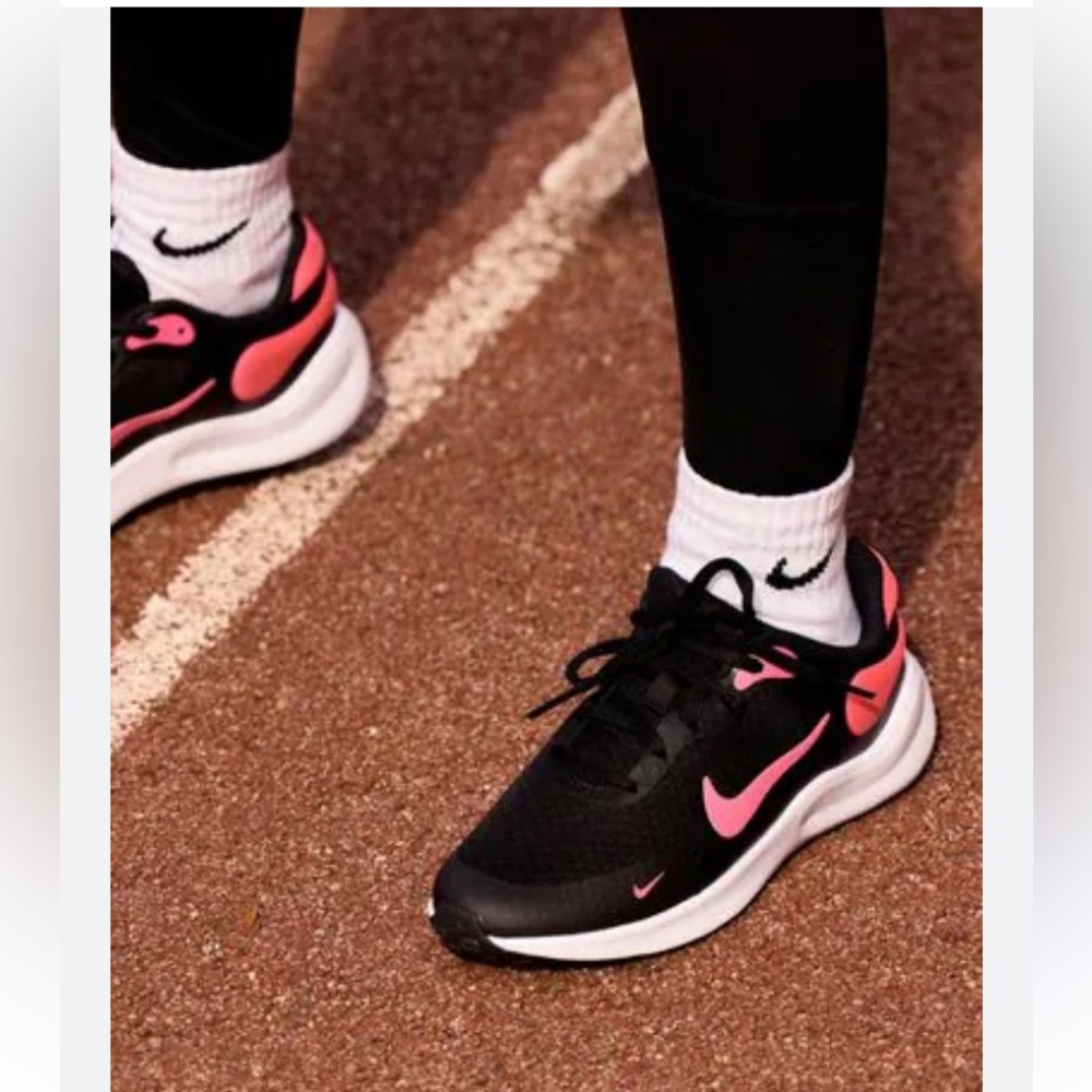 Nike Revolution 7 Road Running Shoes Sz 5Y or Women’s Sz 7.